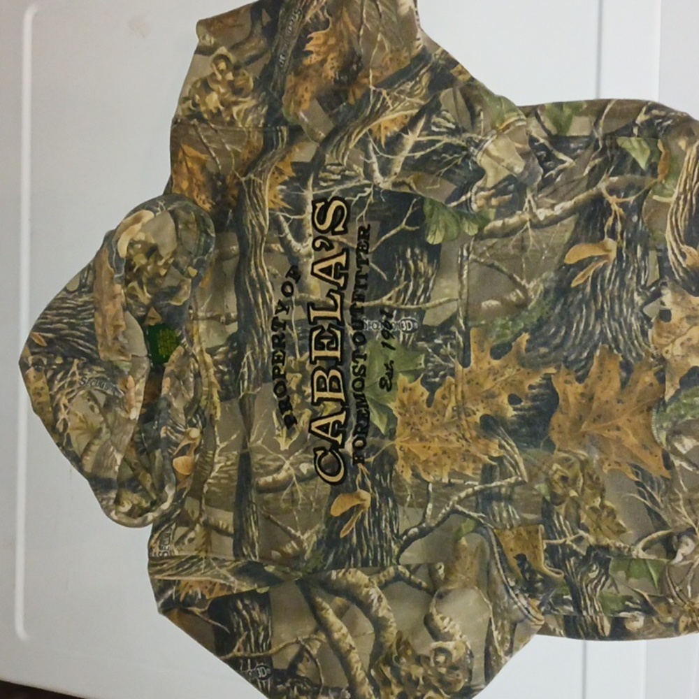 Cabela's kids hooded sweatshirt sz med.